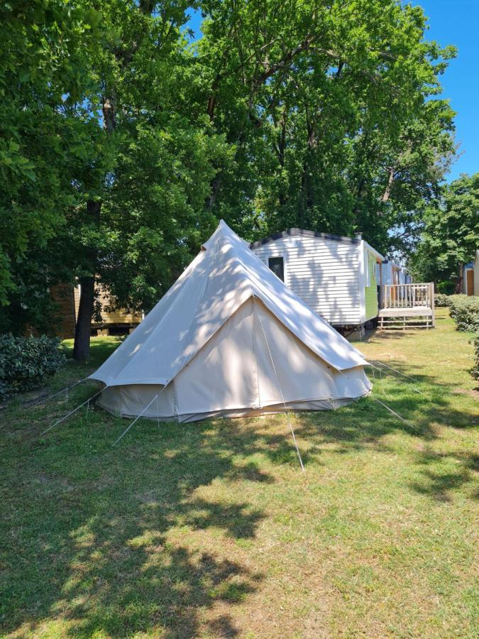 Camping Fleur D'Oleron Saint-Pierre-d'Oleron Exteriör bild